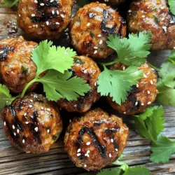Um köstliche Korean BBQ Fleischbällchen zu machen, brauche ich einige Hauptzutaten. Diese sind: