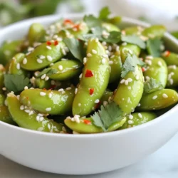 - 2 Tassen Edamame in Schoten (frisch oder gefroren) - 4 Zehen Knoblauch, fein gehackt - 2 Esslöffel Olivenöl Edamame sind grüne Sojabohnen. Sie sind leicht zu finden. Du kannst frische oder gefrorene Edamame verwenden. Wenn du gefrorene Edamame nimmst, koche sie kurz. Knoblauch bringt viel Geschmack. Hacke ihn fein, damit er gut in das Gericht passt. Olivenöl sorgt für eine schöne Basis. - 1 Esslöffel Sojasauce - 1 Teelöffel rote Pfefferflocken (nach Geschmack anpassen) - 1 Teelöffel Sesamöl Sojasauce gibt Tiefe. Sie ist salzig und umami. Rote Pfefferflocken bringen die Schärfe. Du kannst die Menge nach deinem Geschmack anpassen. Sesamöl hat einen nussigen Geschmack. Es rundet das Gericht perfekt ab. - 1 Esslöffel Sesamsamen (optional) - Frischer Koriander oder Frühlingszwiebeln zum Garnieren Sesamsamen geben einen schönen Crunch. Sie sind optional, aber sehr lecker. Frischer Koriander oder Frühlingszwiebeln bringen Frische. Sie machen dein Gericht noch schöner und schmackhafter. {{ingredient_image_2}} Um die Edamame vorzubereiten, koche gefrorene Edamame. Folge den Anweisungen auf der Verpackung. Normalerweise kochst du sie 3-5 Minuten. Die Bohnen sind fertig, wenn sie zart sind. Nach dem Kochen gießt du das Wasser ab und stellst die Edamame beiseite. Erhitze in einer großen Pfanne Olivenöl bei mittlerer Hitze. Füge den fein gehackten Knoblauch hinzu. Brate ihn etwa 1-2 Minuten, bis er duftet. Achte darauf, dass der Knoblauch nicht braun wird. Ein guter Knoblauch sollte goldgelb sein. Jetzt kommen die Edamame in die Pfanne. Gib die gekochten Edamame dazu und rühre vorsichtig um. So werden sie gut mit dem Knoblauch überzogen. Jetzt ist es Zeit, die Edamame zu würzen. Träufle Sojasauce und Sesamöl darüber. Brate alles für weitere 2-3 Minuten. Rühre immer wieder um, damit sich die Aromen gut vermischen. Schmecke mit Salz ab und streue auf Wunsch Sesamsamen darüber. - Kochen der Edamame richtig: Koche die Edamame in leicht gesalzenem Wasser. Wenn du gefrorene Edamame verwendest, koche sie 3-5 Minuten. Sie sollten zart, aber nicht matschig sein. Gieße sie ab und lass sie kurz ruhen. So bleiben sie knackig. - Knoblauch richtig anbraten: Erhitze das Olivenöl in einer großen Pfanne bei mittlerer Hitze. Füge den gehackten Knoblauch hinzu. Brate ihn 1-2 Minuten lang an, bis er duftet. Achte darauf, dass er nicht braun wird. So bleibt der Geschmack frisch und intensiv. - Verwendung von mehr oder weniger roten Pfefferflocken: Du kannst die Schärfe anpassen, indem du die Menge der roten Pfefferflocken veränderst. Möchtest du es schärfer? Füge mehr hinzu. Für einen milderen Geschmack, verringere die Menge. - Alternativen zu Sojasauce: Wenn du eine glutenfreie Option suchst, probiere Tamari. Es hat einen ähnlichen Geschmack, ist aber frei von Gluten. Du kannst auch Kokosnussaminos verwenden, um einen süßeren Geschmack zu erzielen. - Beilage oder Snack: Diese würzigen Edamame sind perfekt als Beilage zu Reisgerichten oder als Snack für den Filmabend. Sie sind gesund und voller Geschmack. - Kombinationsmöglichkeiten: Du kannst die Edamame mit anderen Gerichten kombinieren. Sie passen gut zu Sushi oder asiatischen Salaten. Überlege, sie als Teil einer größeren Mahlzeit zu servieren. Pro Tipps Frischer Knoblauch: Verwende frischen Knoblauch anstelle von Knoblauchpulver für einen intensiveren Geschmack. Edamame zubereiten: Achte darauf, die Edamame nur so lange zu kochen, bis sie zart sind, um die perfekte Textur zu erreichen. Würze anpassen: Die Menge der roten Pfefferflocken kann je nach gewünschtem Schärfegrad angepasst werden. Probiere es aus! Garnitur variieren: Experimentiere mit verschiedenen Kräutern wie Minze oder Petersilie für eine interessante Geschmacksnote. {{image_4}} Du kannst Tamari anstelle von Sojasauce verwenden. Tamari ist glutenfrei und hat einen tollen Geschmack. Das macht das Gericht noch besser für eine glutenfreie Diät. Außerdem kannst du andere Gemüse hinzufügen. Brokkoli oder Paprika passen gut dazu. Diese Gemüse geben Farbe und zusätzliche Nährstoffe. Füge frischen Ingwer hinzu, um die Aromen zu verbessern. Ingwer gibt deinem Edamame einen scharfen und würzigen Kick. Du kannst auch andere asiatische Aromen kombinieren. Probiere zum Beispiel Hoisinsauce oder Teriyaki-Sauce. Diese Saucen bringen eine süßliche Note in dein Gericht. Wenn du weniger Öl verwenden möchtest, reduziere die Menge an Olivenöl. Du kannst auch Sesamöl durch Kokosöl ersetzen. Kokosöl hat gesunde Fette und einen milden Geschmack. So bleibt dein Gericht leicht und gesund. Um die restlichen Edamame frisch zu halten, lege sie in einen luftdichten Behälter. So bleiben die Aromen und die Textur erhalten. Die Edamame halten sich im Kühlschrank etwa drei Tage. Achte darauf, sie nicht zu lange aufzubewahren, um die beste Qualität zu genießen. Du kannst die Edamame einfach aufwärmen, indem du sie in einer Pfanne bei mittlerer Hitze erhitzt. Füge einen kleinen Schuss Olivenöl hinzu, um die Aromen zu beleben. Alternativ kannst du sie auch in der Mikrowelle aufwärmen. Mache dies für etwa eine Minute, bis sie warm sind. Achte darauf, sie nicht zu lange zu erhitzen, damit sie nicht gummiartig werden. Wenn du Edamame für später aufbewahren willst, friere sie einfach ein. Lege die gekochten Edamame in einen Gefrierbeutel und drücke die Luft heraus. So bleiben sie bis zu drei Monate haltbar. Wenn du bereit bist, sie zu verwenden, koche sie einfach direkt aus dem Gefrierfach. So hast du immer einen leckeren Snack oder eine Beilage zur Hand. Das Kochen von Edamame ist schnell und einfach. Frische Edamame benötigen etwa 3-5 Minuten. Wenn du gefrorene Edamame verwendest, koche sie ebenfalls 3-5 Minuten. Achte darauf, dass sie weich und zart sind. Nach dem Kochen lässt du sie einfach abtropfen und stellst sie beiseite. So einfach ist das! Ja, du kannst Edamame ohne Schale essen. Die Schote selbst ist jedoch nicht essbar. Du musst die Bohnen aus der Schote drücken. Edamame sind proteinreich und enthalten viele Vitamine. Sie sind eine tolle Snack-Option. Viele Leute essen sie als gesunde Beilage oder Snack. Edamame stammen aus Ostasien. Sie sind unreife Sojabohnenschoten und sehr nahrhaft. Edamame enthalten viele Nährstoffe, darunter Eiweiß, Ballaststoffe und Vitamine. Sie sind auch reich an Antioxidantien. Der Verzehr von Edamame kann die Herzgesundheit fördern. Zudem unterstützen sie die Verdauung und versorgen deinen Körper mit Energie. Edamame ist einfach und vielseitig. Wir haben die Hauptzutaten wie Edamame, Knoblauch und Olivenöl besprochen. Außerdem haben wir Gewürze und garnierungen untersucht. Die Schritt-für-Schritt-Anleitung macht die Zubereitung leicht. Ich hoffe, die Tipps verbessern dein Gericht. Du hast auch Variationen erfahren, um neue Aromen zu entdecken. Mit den Lagerinformationen bleibt dein Edamame frisch. Probiere die Rezepte aus und bring Abwechslung auf deinen Tisch!