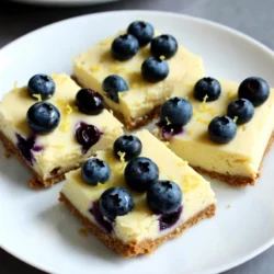 - 1 Tasse Frischkäse, weichgerührt - ½ Tasse Kristallzucker - 1 Teelöffel Vanilleextrakt - 2 große Eier - 1 Tasse Schmand - Schale von 1 Zitrone - ½ Tasse frisch gepresster Zitronensaft - 1 ½ Tassen frische Blaubeeren - 2 Esslöffel Maisstärke Die Käsekuchenfülle bringt viel Geschmack. Frischkäse gibt die cre­mi­ge Basis. Der Zucker sorgt für die Süße. Vanille gibt ein tolles Aroma. Die Eier helfen, alles zu binden. Schmand macht die Füllung extra reichhaltig. Zitronenschale und Zitronensaft bringen die frische Note. Die Blaubeeren fügen eine fruchtige Süße hinzu. Maisstärke hilft, die Füllung zu festigen. - 1 ½ Tassen Graham-Cracker-Brösel - ½ Tasse ungesalzene Butter, geschmolzen Die Kruste ist knusprig und lecker. Graham-Cracker-Brösel sorgen für den perfekten Crunch. Geschmolzene Butter macht die Kruste fest und hält alles zusammen. - Frische Blaubeeren - Zitronenscheiben - Ein Hauch Puderzucker Für eine schöne Präsentation können Sie frische Blaubeeren obenauf legen. Zitronenscheiben bringen eine frische Farbe. Ein Hauch Puderzucker macht die Riegel süß und hübsch. Diese einfachen Dekorationen machen Ihre Käsekuchen-Riegel noch ansprechender. {{ingredient_image_2}} Heize den Ofen auf 175 °C vor. Nimm eine 20x20 cm große Backform. Lege sie mit Backpapier aus. Lass genug Papier über den Rand hängen. So kannst du die Riegel später leicht herausnehmen. Mische 1 ½ Tassen Graham-Cracker-Brösel und ½ Tasse geschmolzene Butter. Rühre, bis die Mischung feucht ist. Drücke die Brösel gleichmäßig in die Backform. So entsteht eine knusprige Kruste. Backe die Kruste für 10 Minuten. Lass sie danach leicht abkühlen. Schlage 1 Tasse Frischkäse und ½ Tasse Kristallzucker in einer großen Schüssel. Mische, bis die Masse glatt und cremig ist. Füge 1 Teelöffel Vanilleextrakt und 2 große Eier nacheinander hinzu. Rühre dabei weiter auf niedriger Stufe. Nimm 1 ½ Tassen frische Blaubeeren. Bestäube sie mit 2 Esslöffeln Maisstärke. Mische, bis alle Blaubeeren beschichtet sind. Füge die Blaubeeren vorsichtig zur Käsekuchenfüllung hinzu. Hebe sie sanft unter, damit sie ganz bleiben. Gieße die Käsekuchenmischung über die abgekühlte Kruste. Glätte die Oberfläche mit einem Spatel. Backe die Riegel für 25-30 Minuten. Die Mitte sollte fest, aber leicht wackelnd sein. Lass die Backform auf Zimmertemperatur abkühlen. Stelle sie dann für mindestens 4 Stunden in den Kühlschrank. So wird der Käsekuchen fest. Wenn du bereit bist, hebe die Riegel mit dem Backpapier heraus. Schneide sie in Quadrate und genieße! Um die beste Konsistenz zu erzielen, nutzen Sie Zimmertemperatur-Zutaten. Frischkäse und Eier sollten warm sein. So vermischen sie sich besser und geben eine glatte Masse. Achten Sie darauf, die Käsekuchenmischung nicht zu lange zu schlagen. Zu viel Luft macht den Käsekuchen aufgeregt und nicht fest. Backen Sie die Riegel, bis die Mitte leicht wackelt. Sie werden beim Abkühlen fester. Ein häufiger Fehler ist es, die Blaubeeren nicht vorzubereiten. Bestäuben Sie sie mit Maisstärke, bevor Sie sie unterheben. So sinken sie nicht auf den Boden. Ein weiterer Fehler ist das Überbacken. Entfernen Sie die Riegel, wenn die Mitte noch leicht wackelt. Lassen Sie sie nach dem Backen abkühlen. Viele lassen sie einfach auf der Arbeitsfläche stehen, aber das ist wichtig. Geben Sie ihnen Zeit im Kühlschrank, damit sie fest werden. Jeder Ofen ist anders. Wenn Ihr Ofen nicht gut heizt, kann die Backzeit variieren. Prüfen Sie frühzeitig, ob die Mitte fest ist. Bei 25 Minuten sollten Sie auf die Riegel achten. Wenn sie noch zu weich sind, backen Sie sie 5 Minuten länger. Nutzen Sie einen Holzspieß, um die Konsistenz zu testen. Stecken Sie ihn in die Mitte. Wenn er sauber herauskommt, sind die Riegel bereit. Pro Tipps Die perfekte Kruste: Um eine knusprige Kruste zu erhalten, stellen Sie sicher, dass die Graham-Cracker-Brösel gleichmäßig mit Butter vermischt sind und gut in die Form gedrückt werden. Frischkäse richtig vorbereiten: Stellen Sie sicher, dass der Frischkäse gut weichgerührt ist, damit keine Klumpen in der Käsekuchenmasse entstehen. Zitronensaft und -schale: Verwenden Sie frischen Zitronensaft und frische Schale für einen intensiveren Geschmack, der die Blaubeeren perfekt ergänzt. Über Nacht kühlen: Für die beste Textur und Geschmack lassen Sie die Käsekuchen-Riegel über Nacht im Kühlschrank, damit sie vollständig fest werden. {{image_4}} Wenn Sie die Blaubeeren nicht mögen, probieren Sie andere Früchte. Erdbeeren, Himbeeren oder Pfirsiche passen gut. Schneiden Sie die Früchte klein, damit sie gleichmäßig verteilen. Achten Sie darauf, die Früchte leicht mit Maisstärke zu bestäuben. Das hilft, die Feuchtigkeit zu binden. So bleibt der Käsekuchen fest und lecker. Für eine vegane Version können Sie den Frischkäse durch Cashewcreme ersetzen. Mischen Sie eingeweichte Cashews mit Zitronensaft und etwas Zucker. Verwenden Sie auch Leinsamen als Ei-Ersatz. Für glutenfreie Riegel verwenden Sie glutenfreie Kekse für die Kruste. Diese Anpassungen machen das Rezept für viele essbar. Sie können dem Käsekuchen neue Geschmäcker geben. Fügen Sie einen Teelöffel Zimt oder Muskatnuss hinzu. Für eine besondere Note probieren Sie Kokosnuss oder Mandeln. Diese kleinen Änderungen können den Geschmack stark verändern. Lassen Sie Ihrer Kreativität freien Lauf! Um die Blaubeer-Zitronen-Käsekuchen-Riegel frisch zu halten, lagern Sie sie richtig. Nutzen Sie einen luftdichten Behälter. Legen Sie Backpapier zwischen die Riegel. So kleben sie nicht zusammen. Stellen Sie den Behälter in den Kühlschrank. Die Riegel bleiben so bis zu einer Woche frisch. Wenn Sie die Riegel länger aufbewahren möchten, frieren Sie sie ein. Schneiden Sie die Riegel in Stücke. Wickeln Sie jedes Stück in Frischhaltefolie. Legen Sie die Stücke in einen gefrierfesten Behälter. So bleiben die Riegel bis zu drei Monate haltbar. Zum Auftauen lassen Sie sie einfach im Kühlschrank über Nacht. So bleiben Geschmack und Textur erhalten. Im Kühlschrank halten sich die Blaubeer-Zitronen-Käsekuchen-Riegel bis zu einer Woche. Achten Sie darauf, sie gut abzudecken. Überprüfen Sie regelmäßig auf Frische. Wenn sie trocken oder brüchig werden, essen Sie sie lieber schnell. Diese Riegel sind ein köstlicher Genuss, den man nicht lange liegen lassen sollte! Ja, du kannst die Blaubeeren durch andere Früchte ersetzen. Himbeeren, Erdbeeren oder Kirschen passen gut. Achte darauf, die Früchte gut zu waschen und gegebenenfalls klein zu schneiden. So bleibt die Konsistenz des Käsekuchens gut. Dieses Rezept ergibt 9 köstliche Riegel. Du kannst sie in gleichmäßige Quadrate schneiden. So sind sie perfekt für einen Snack oder ein Dessert. Ja, du kannst das Rezept leicht anpassen. Um es zu verdoppeln, verwende eine größere Backform. Für eine kleinere Menge halbiere einfach alle Zutaten. Achte dabei auf die Backzeit, die sich ändern kann. Ja, du kannst die Riegel im Voraus zubereiten. Sie bleiben im Kühlschrank bis zu 4 Tage frisch. Du kannst sie auch einfrieren, wenn du sie länger aufbewahren möchtest. So hast du immer einen leckeren Snack bereit. Dieser Artikel hat Ihnen gezeigt, wie Sie einen leckeren Käsekuchen zubereiten können. Sie kennen jetzt die besten Hauptzutaten und die perfekte Kruste. Ich habe Ihnen eine Schritt-für-Schritt-Anleitung gegeben, um Fehler zu vermeiden. Sie können auch Variationen ausprobieren, um den Geschmack zu verändern. Denken Sie daran, die Riegel richtig zu lagern, damit sie frisch bleiben. Kochen macht Spaß, und dieser Käsekuchen ist ein tolles Rezept für jeden Anlass. Viel Spaß beim Backen!