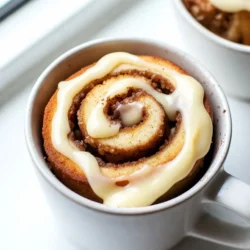 - 4 Esslöffel Allzweckmehl - 3 Esslöffel Zucker - 1/4 Teelöffel Backpulver - 1/8 Teelöffel Salz - 3 Esslöffel Milch - 2 Esslöffel Pflanzenöl - 1/4 Teelöffel Vanilleextrakt Die Hauptzutaten sind einfach zu finden. Allzweckmehl gibt dem Kuchen seine Struktur. Zucker sorgt für Süße. Backpulver lässt den Kuchen aufgehen. Salz verbessert den Geschmack. Milch macht den Teig weich. Pflanzenöl hält ihn feucht. Vanilleextrakt bringt ein tolles Aroma. - 1 Esslöffel Zimt (für die Swirl) - 1 Esslöffel brauner Zucker (für die Swirl) Die Zimt-Zucker-Mischung ist der Star dieser Rezeptur. Zimt gibt einen warmen, würzigen Geschmack. Brauner Zucker macht die Mischung süßer und klebriger. Diese Kombination verwandelt jeden Bissen in einen Genuss. - Frischkäse-Glasur zum Beträufeln Die Frischkäse-Glasur ist optional, aber sehr lecker. Sie fügt eine cremige Textur hinzu. Diese Glasur passt perfekt zu dem süßen Kuchen. Wenn du es süßer magst, solltest du sie unbedingt probieren. {{ingredient_image_2}} Nehmen Sie eine mikrowellengeeignete Tasse. Geben Sie 4 Esslöffel Allzweckmehl, 3 Esslöffel Zucker, 1/4 Teelöffel Backpulver und 1/8 Teelöffel Salz hinein. Mischen Sie alles gut. Achten Sie darauf, dass keine Klumpen bleiben. Diese trockenen Zutaten sind die Basis für den Kuchen. Jetzt fügen Sie die feuchten Zutaten hinzu. Geben Sie 3 Esslöffel Milch, 2 Esslöffel Pflanzenöl und 1/4 Teelöffel Vanilleextrakt dazu. Rühren Sie alles gut um. Der Teig sollte glatt und cremig sein. Dies sorgt für einen feuchten und leckeren Kuchen. Für die Swirl-Mischung nehmen Sie 1 Esslöffel Zimt und 1 Esslöffel braunen Zucker. Mischen Sie diese in einer kleinen Schüssel. Gießen Sie die Hälfte des Teigs in die Tasse. Streuen Sie die Hälfte der Zimt-Zucker-Mischung darüber. Swirlen Sie vorsichtig mit einem Messer, aber mischen Sie nicht zu viel. Fügen Sie dann den restlichen Teig und die restliche Mischung hinzu. Swirlen Sie erneut vorsichtig. Stellen Sie die Tasse in die Mikrowelle. Kochen Sie den Kuchen für 1 Minute und 30 Sekunden. Achten Sie darauf, dass der Kuchen nicht überläuft. Wenn er noch nicht fest ist, fügen Sie 15 Sekunden hinzu. Lassen Sie den Kuchen nach dem Kochen eine Minute abkühlen. Wenn Sie möchten, geben Sie etwas Frischkäse-Glasur darauf. Die Mikrowellenzeit ist wichtig für den Erfolg des Tassenkuchens. Jede Mikrowelle hat eine andere Wattzahl. Wenn deine Mikrowelle 700 Watt hat, koche den Kuchen für 1 Minute und 30 Sekunden. Bei einer Mikrowelle mit 1000 Watt reicht oft 1 Minute. Wenn du nicht sicher bist, füge 15 Sekunden hinzu. Überprüfe den Kuchen, um sicherzustellen, dass er nicht überläuft. Um sicherzustellen, dass der Tassenkuchen gut durchgegart ist, benutze einen Zahnstocher. Stecke ihn in die Mitte des Kuchens. Wenn er sauber herauskommt, ist der Kuchen fertig. Wenn der Zahnstocher noch Teig hat, koche ihn länger. Lass den Kuchen nicht zu lange in der Mikrowelle, sonst wird er trocken. Die Wahl der Tasse ist wichtig. Eine große, mikrowellengeeignete Tasse funktioniert am besten. Achte darauf, dass die Tasse mindestens 350 ml fasst. Wenn die Tasse zu klein ist, kann der Kuchen überlaufen. Tassen aus Keramik oder Glas sind ideal. Vermeide Tassen mit Metallteilen, da sie nicht in die Mikrowelle gehören. Pro Tipps Richtige Mikrowellenzeit: Achten Sie darauf, die Mikrowelle nicht zu überladen und testen Sie die Konsistenz des Kuchens alle 15 Sekunden, um ein Überlaufen zu vermeiden. Variationen des Zimtes: Experimentieren Sie mit verschiedenen Zimtarten oder fügen Sie eine Prise Muskatnuss hinzu, um dem Zimtgeschmack eine besondere Note zu verleihen. Frischkäse-Glasur: Wenn Sie die Glasur verwenden, lassen Sie den Kuchen etwas abkühlen, damit die Glasur nicht schmilzt und sich gleichmäßig verteilt. Serviervorschlag: Servieren Sie den Zimtrolle Tassenkuchen warm mit einer Kugel Vanilleeis oder einer Prise Puderzucker für ein zusätzliches Dessert-Erlebnis. {{image_4}} Um deinem Tassenkuchen eine süße Note zu geben, füge Schokoladenstückchen hinzu. Nimm einfach eine Handvoll Schokoladenstückchen und mische sie in den Teig. So bekommt der Kuchen einen tollen Schokoladengeschmack. Die Kombination von Zimt und Schokolade ist einfach lecker. Du wirst den Unterschied sofort schmecken! Für eine proteinreiche Variante kannst du Proteinpulver im Teig verwenden. Ersetze einen Esslöffel Mehl durch dein Lieblingsproteinpulver. Das macht den Kuchen nicht nur nahrhaft, sondern hilft auch beim Sättigungsgefühl. Diese Version ist perfekt für alle, die nach dem Training einen Snack suchen. Wenn du eine vegane Variante möchtest, tausche die Milch und das Pflanzenöl gegen pflanzliche Alternativen aus. Nutze Mandeldrink oder Hafermilch anstelle von Kuhmilch. Für das Öl kannst du Kokosöl oder Apfelmus verwenden. So bleibt der Kuchen vegan und trotzdem köstlich! Um deinen Zimtrolle Tassenkuchen frisch zu halten, lege ihn in einen luftdichten Behälter. Im Kühlschrank bleibt er so für bis zu zwei Tage genießbar. Achte darauf, den Kuchen gut zu kühlen. Das verhindert, dass er austrocknet oder seinen Geschmack verliert. Wenn du den Tassenkuchen im Voraus zubereiten möchtest, kannst du den Teig auch vorbereiten. Mische die trockenen Zutaten und die feuchten Zutaten getrennt. Bewahre sie in geschlossenen Behältern auf. Wenn du bereit bist zu essen, kombiniere die Zutaten und koche den Kuchen in der Mikrowelle. Um den Kuchen aufzuwärmen, stelle ihn einfach für 15 bis 20 Sekunden in die Mikrowelle. So bleibt er warm und lecker. Du kannst auch etwas Milch hinzufügen, um ihn saftiger zu machen. Der Tassenkuchen bleibt frisch für ein bis zwei Tage. Bewahre ihn in einem luftdichten Behälter auf. So bleibt er weich und lecker. Nach zwei Tagen kann der Kuchen trocken werden. Ja, du kannst den Tassenkuchen im Ofen machen. Heize deinen Ofen auf 180 Grad vor. Fülle den Teig in eine kleine Auflaufform. Backe den Kuchen für etwa 15 bis 20 Minuten. Prüfe mit einem Zahnstocher, ob er durch ist. Du kannst viele Gewürze für mehr Geschmack nutzen. Probiere Muskatnuss oder Ingwer aus. Auch Vanille oder Kakaopulver sind tolle Optionen. Experimentiere mit verschiedenen Aromen für deinen perfekten Tassenkuchen! Du hast nun alle Schritte für einen leckeren Tassenkuchen. Wir haben die Hauptzutaten, die Zubereitung, Tipps und viele Variationen besprochen. Denk daran, beim Kochen die Zeit genau zu messen. Probiere verschiedene Toppings und Variationen aus, um deinen ganz eigenen Tassenkuchen zu kreieren. Mit den Tipps zur Lagerung bleibst du flexibel und kannst ihn jederzeit genießen. Viel Spaß beim Ausprobieren und Genießen deiner Leckerei!